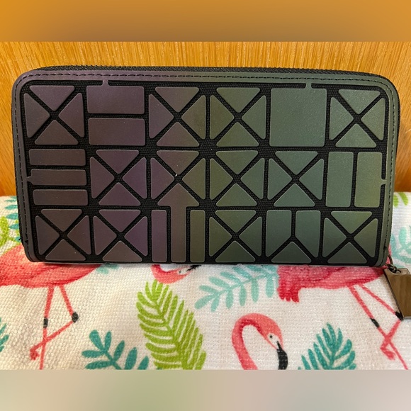 NWOT Wallet - Picture 2 of 3